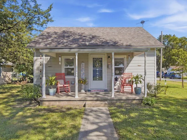 284 Ellinwood St, Osage City, KS 66523