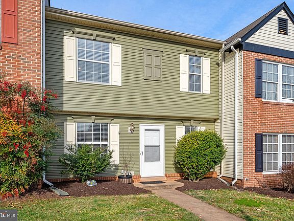 3rd image of 448 Cromwell Ct