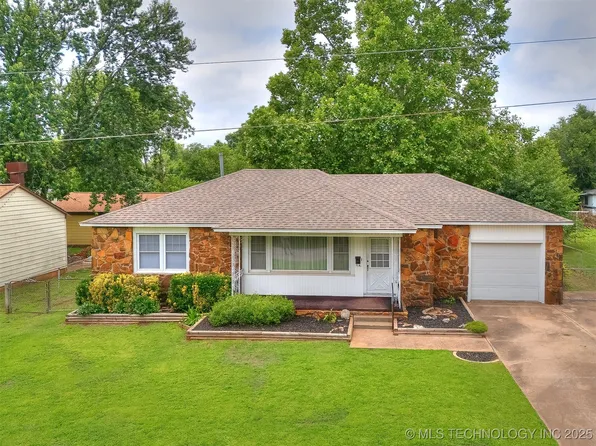 4204 S Magnolia Dr, Sand Springs, OK 74063