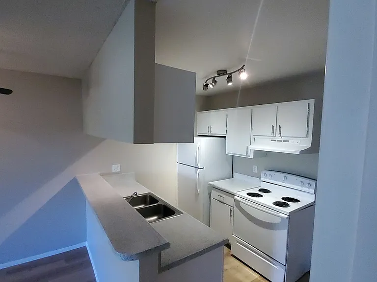 Sand Pebble Community *Renovated Units — Photo 17