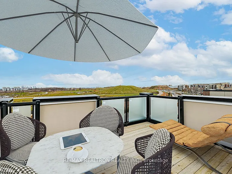 213 Downsview Park Blvd — Photo 13