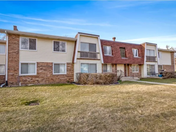 3018 Roberts Dr APT 8, Woodridge, IL 60517