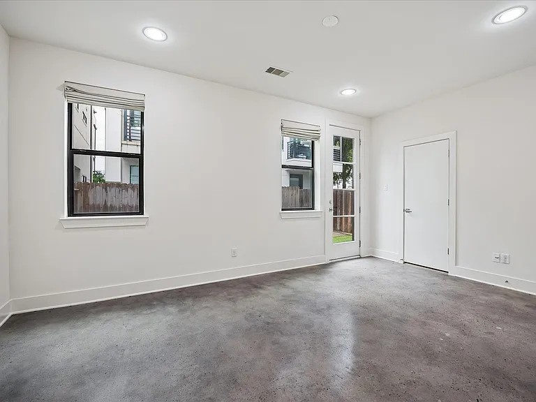 1619 Alamo St — Photo 4