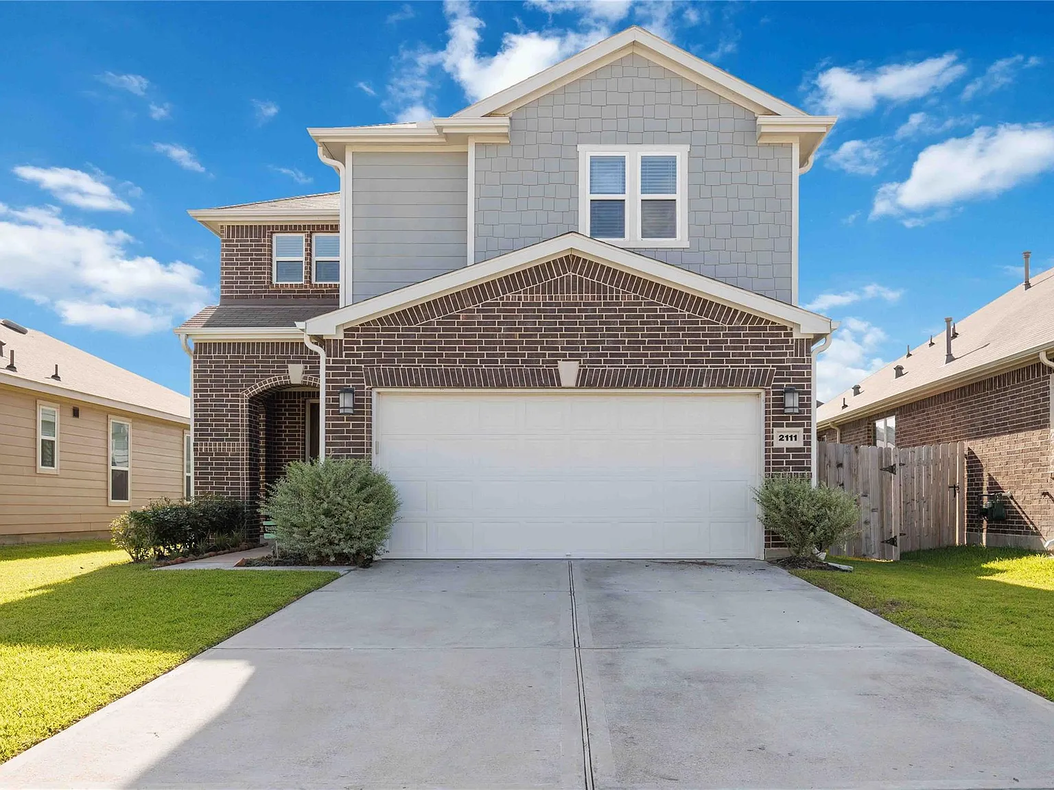 4 bed, 2.5 bath, 2824 sqft, $2,600 — Photo 2