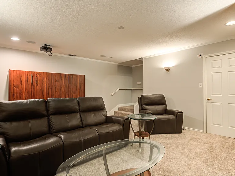 105 N Vale Ave — Photo 10