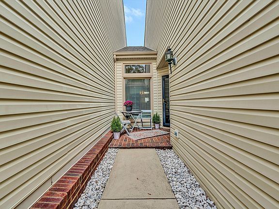 3rd image of 1974 Ashley Ln SW