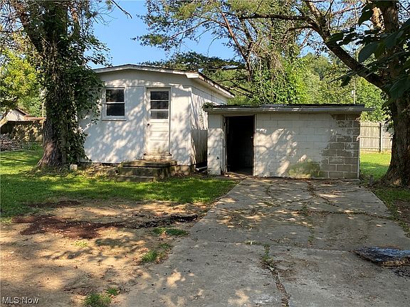 4th image of 133 Sharon St