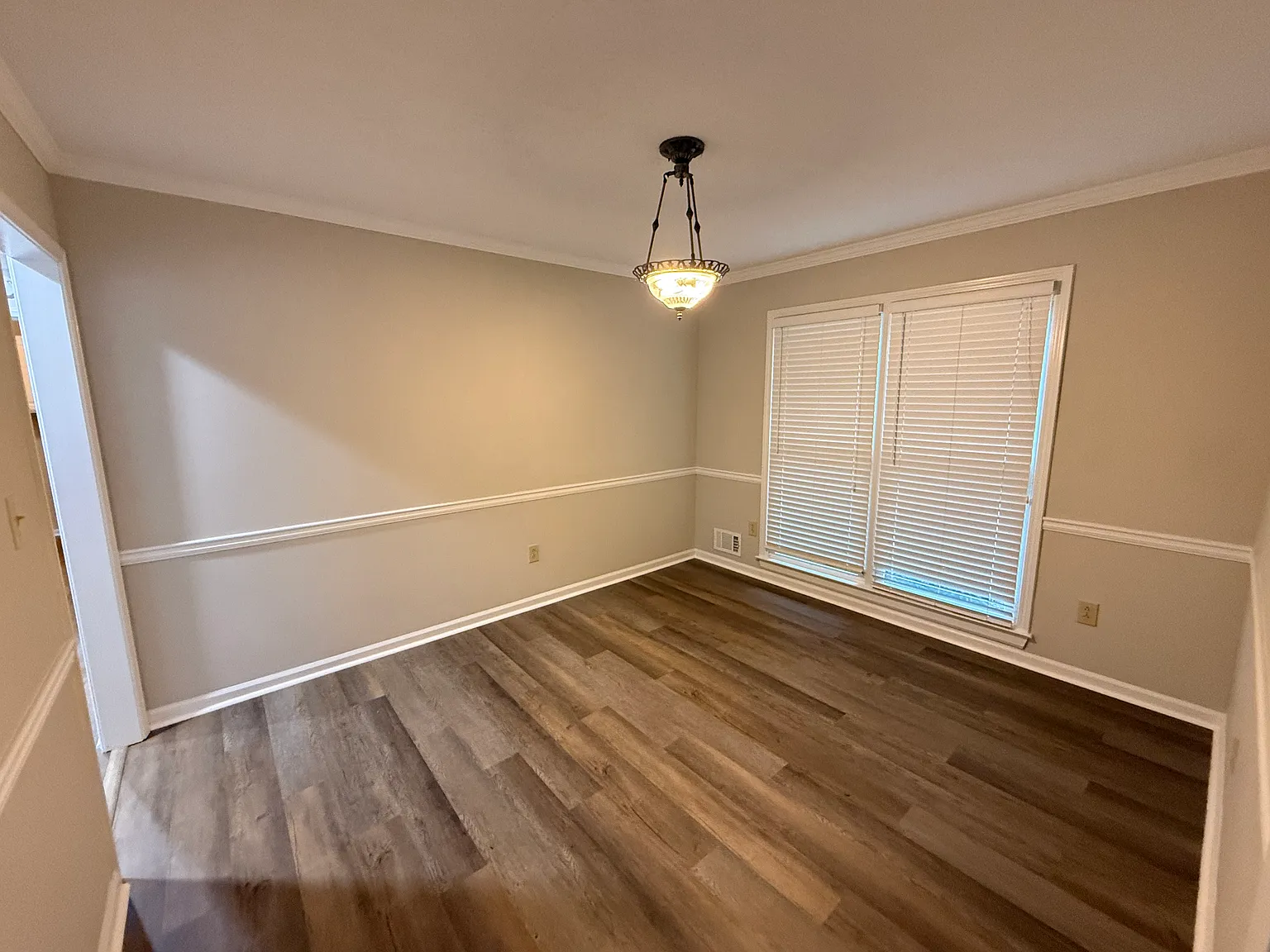 3 bed, 1942 sqft, $2,300 — Photo 2