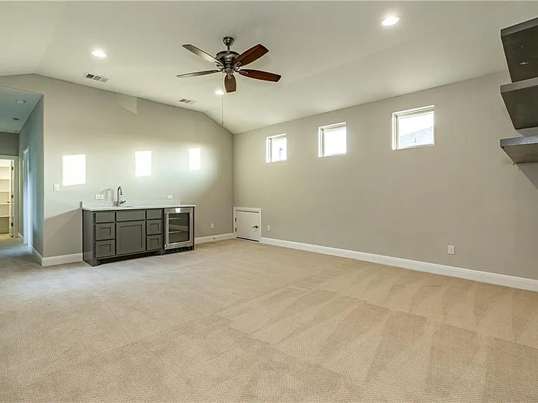 511 Woodside Ter — Photo 12