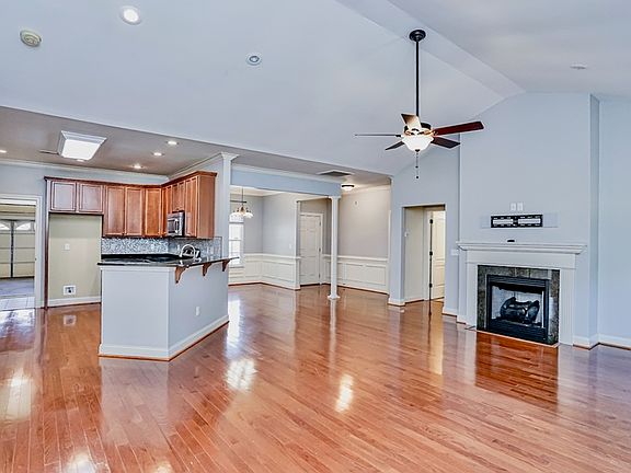 4th image of 503 Norwell Ln
