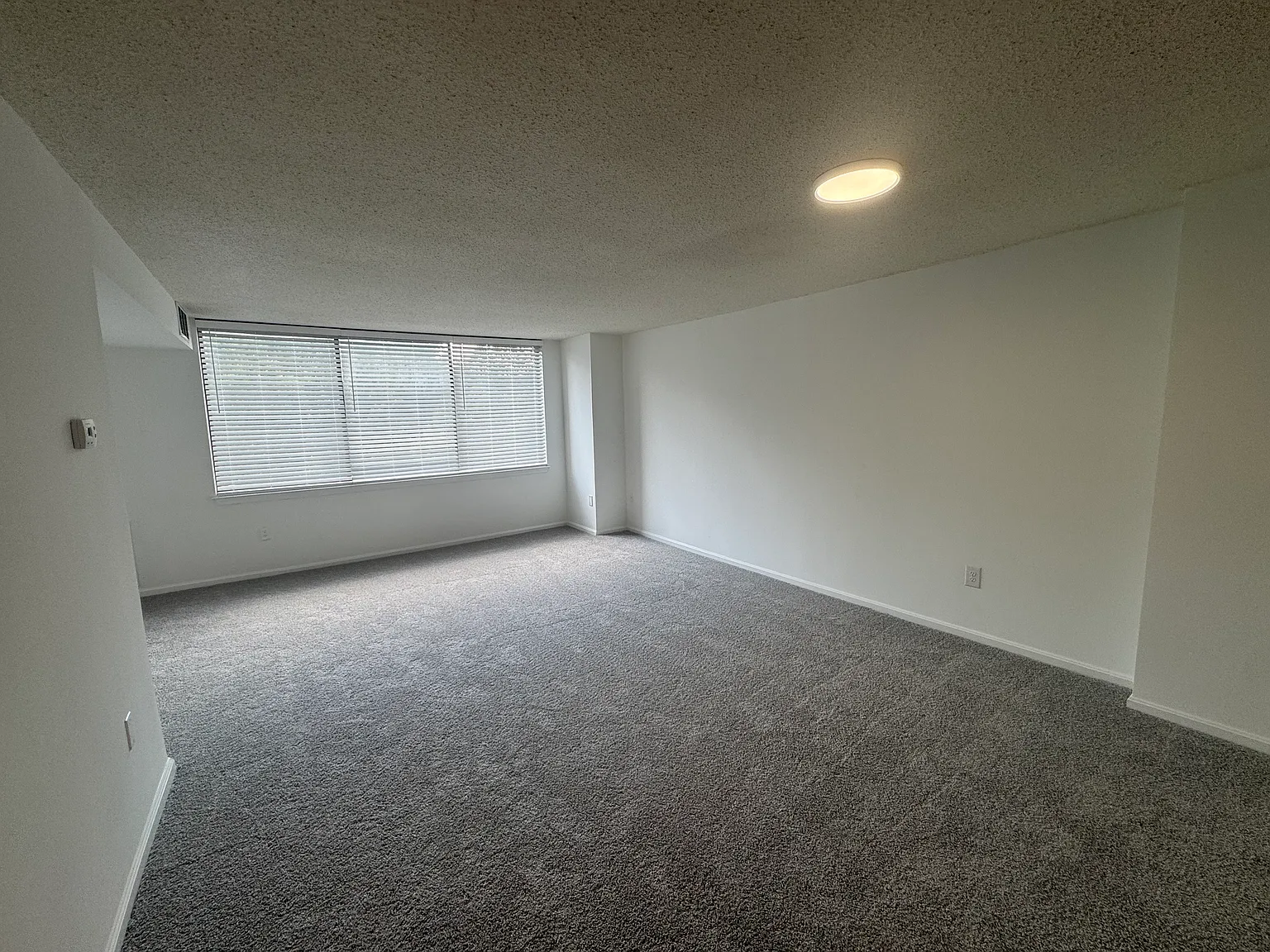 1 bed, 923 sqft, $2,200 — Photo 2