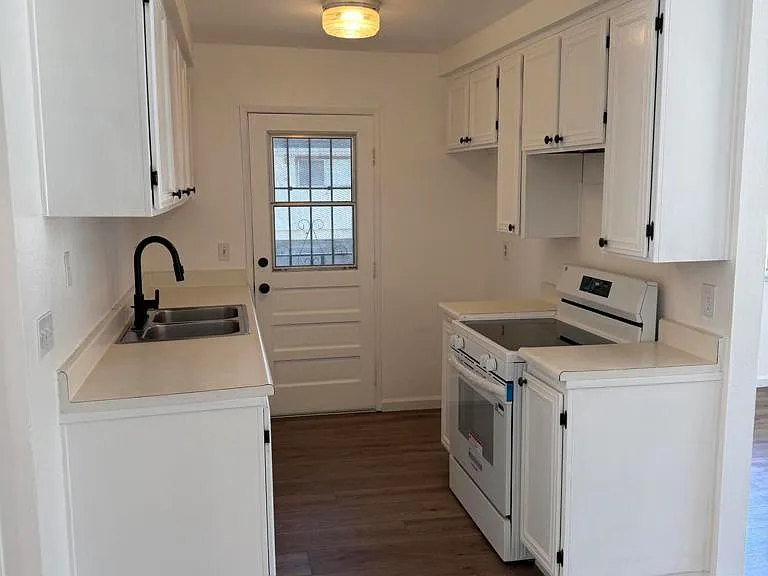 717 Halyard St — Photo 1