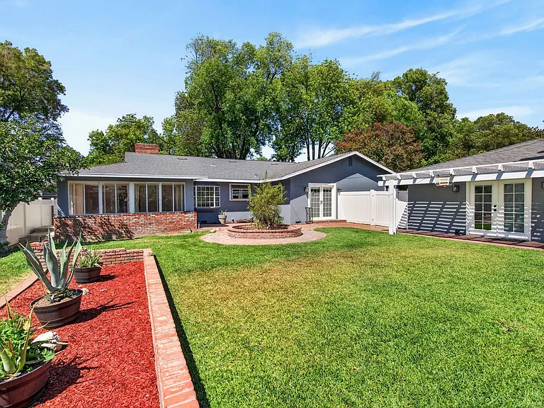 4260 Maplewood Pl — Photo 32