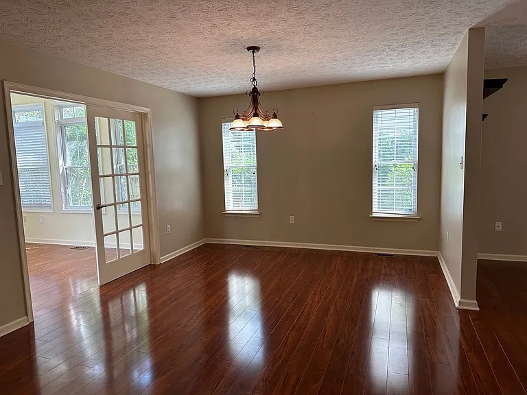 2066 Honeysuckle Ln — Photo 5