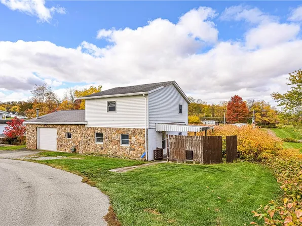 102 Peanut St, Derry, PA 15627