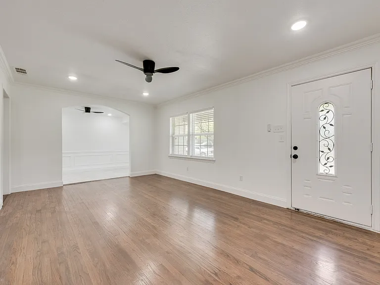 1104 Belvedere Dr — Photo 5