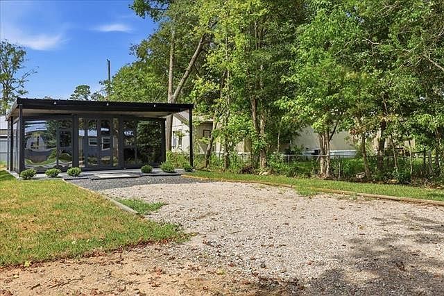 1st image of 8947 Dogwood Dr