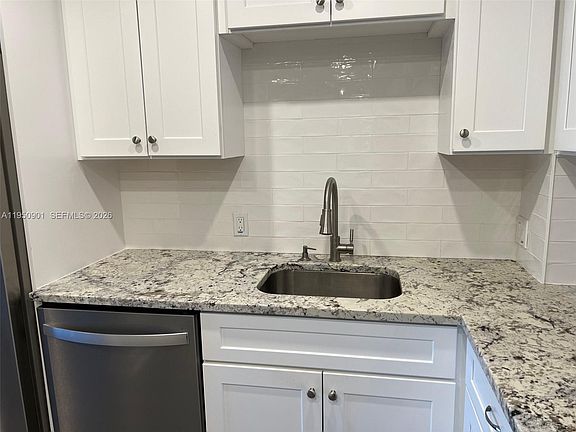 3rd image of 1625 SE 10th Ave APT 1006