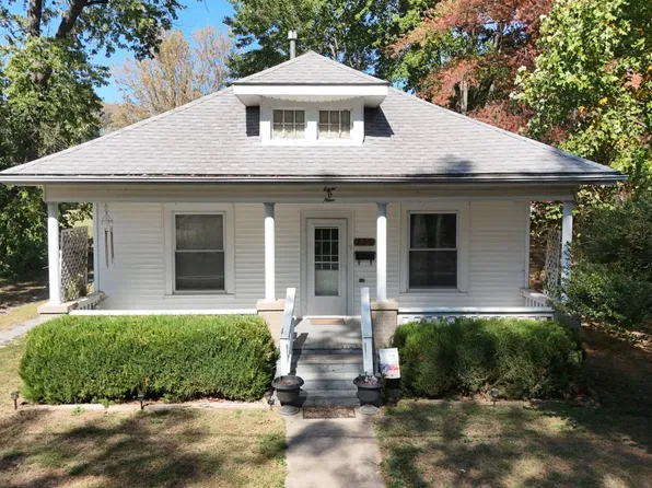 809 Walker St, Fairfield, IL 62837