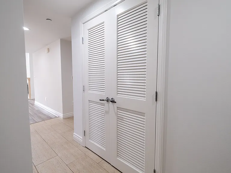 147 S Doheny Dr #303 — Photo 9