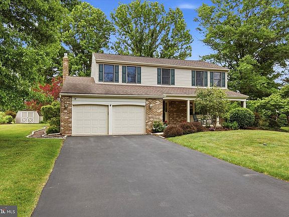 4th image of 1807 Hickory Way