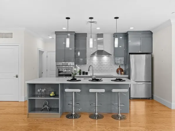 36 Elmwood Ave #4, Winchester, MA 01890