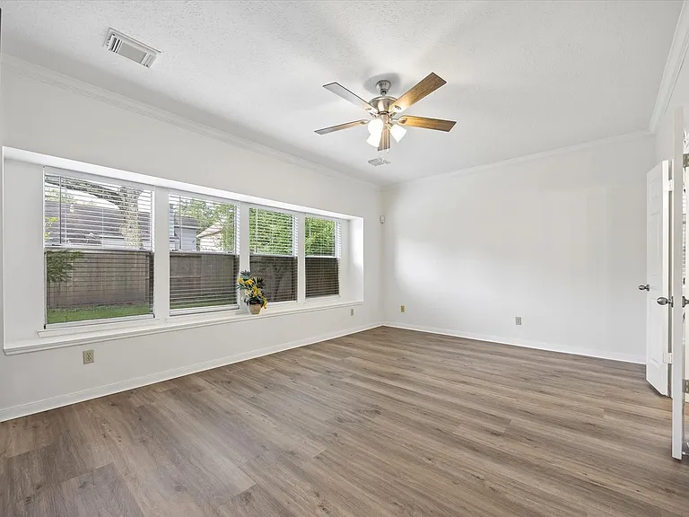 4627 Plymouth Way — Photo 11