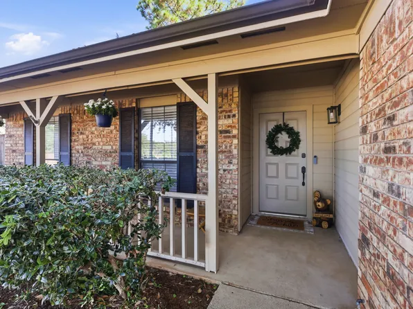 101 Clove Ln, Euless, TX 76039