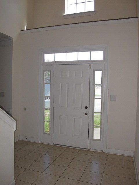 1st image of 635 Ventana Dr