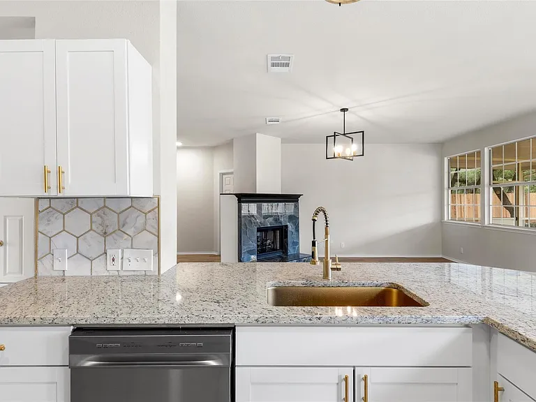 412 Tamara Dr — Photo 10