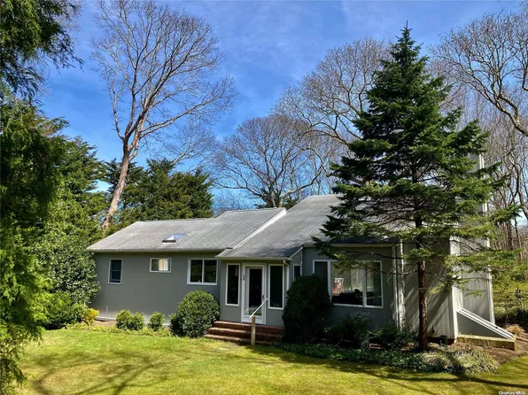 25 Old Squiretown Road, Hampton Bays, NY 11946