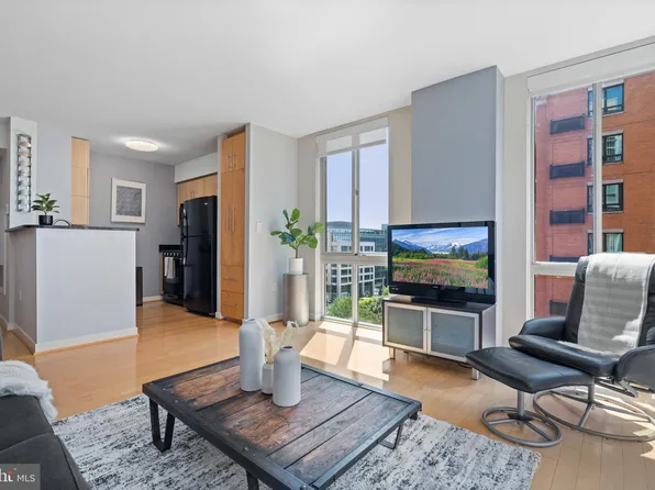 1000 New Jersey Ave SE APT 924, Washington, DC 20003