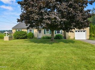 98 Oak Hill Rd, Pittsfield, MA 01201