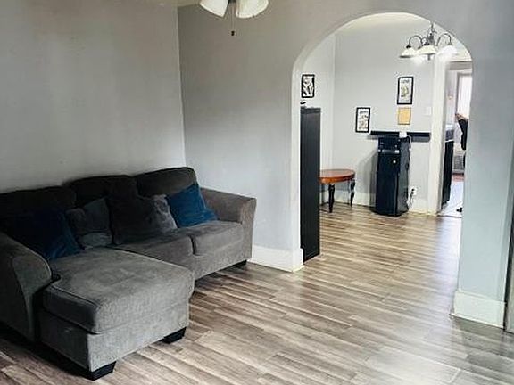 4th image of 320 Denver St