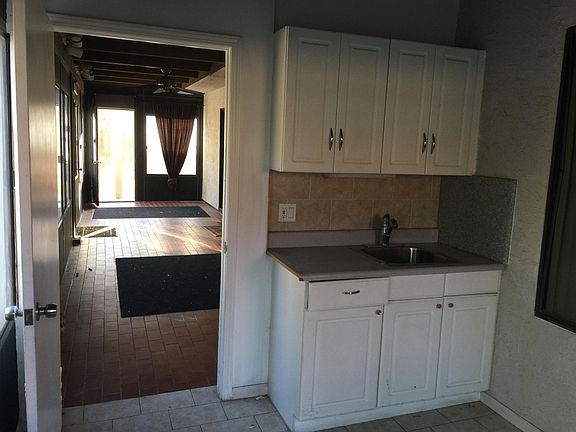 5th image of 472 Smoky Cir