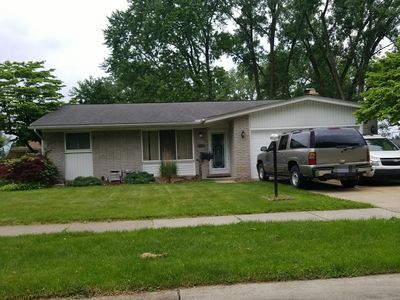 15125 Country Club Dr, Livonia, MI, 48154