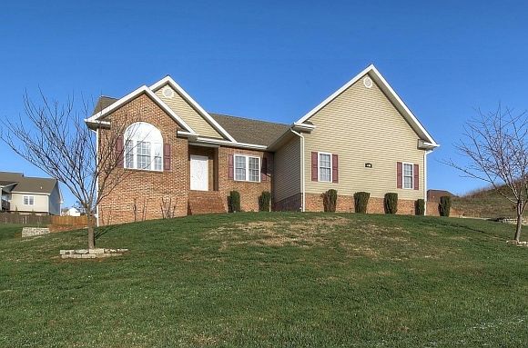 1st image of 420 Wyndham Dr