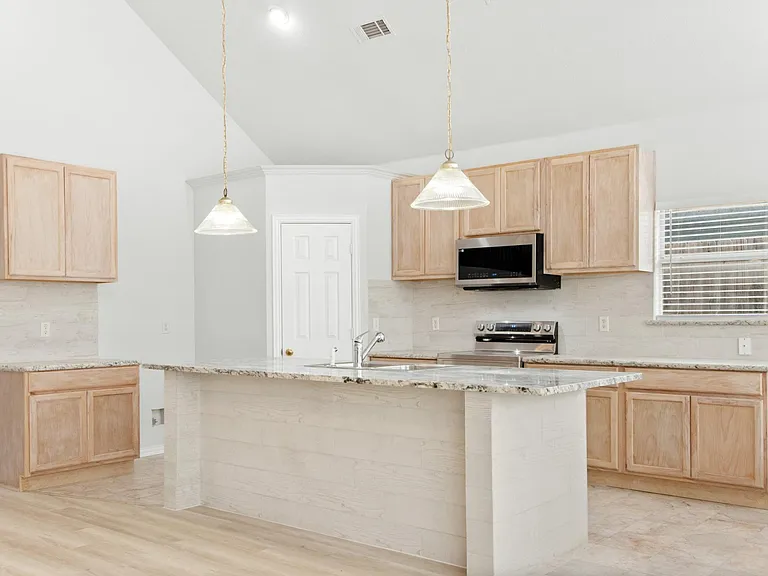 3131 Atrium Dr — Photo 9