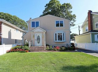 35 Lee St, Roosevelt, NY 11575