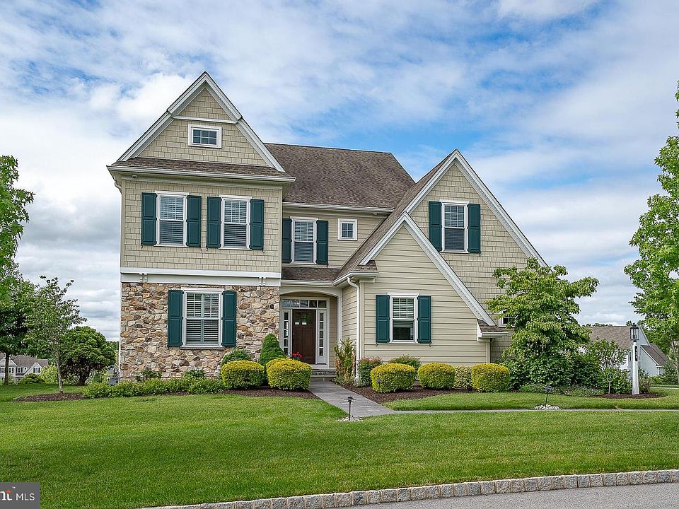 1st image of 153 Chapel Hill Cir