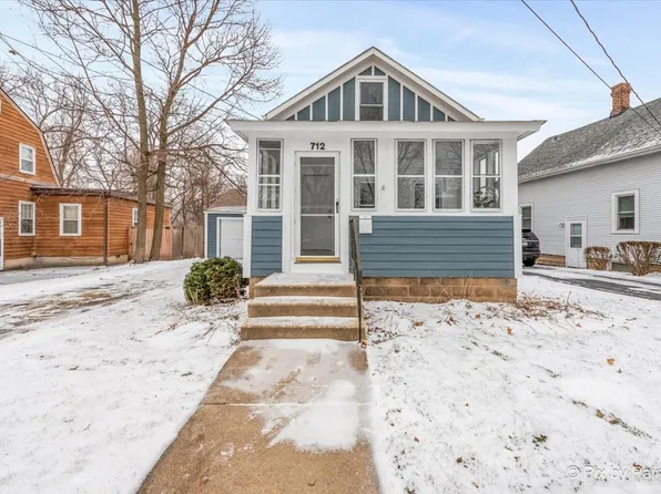 712 S 5th St, St Charles, IL 60174