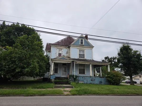 1201 4th St, Moundsville, WV 26041