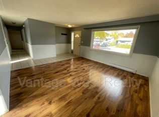 2433A Sexsmith Rd, Kelowna, BC V1V2E9