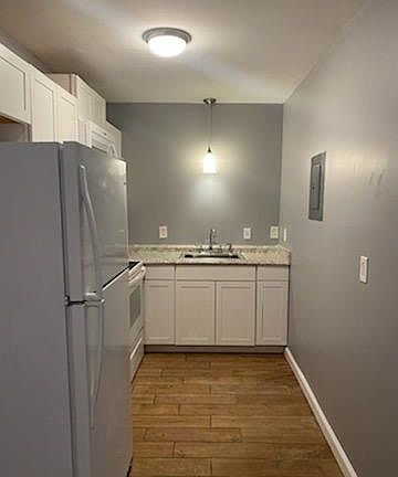 2nd image of 715 Ewing Blvd APT C