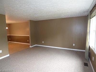 3rd image of 885 Laurel Glens Dr