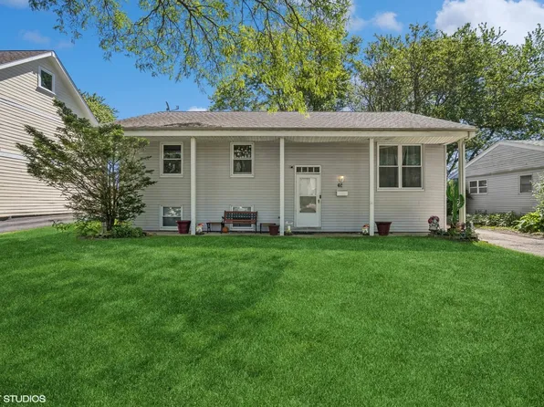 61 Redwood Trl, Wheeling, IL 60090