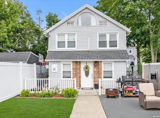 244 Meadowbrook Rd, Merrick, NY 11566