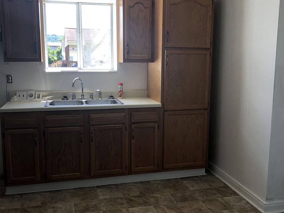2nd image of 917 Carte St APT D