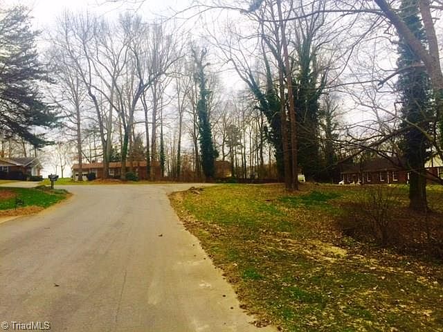 2nd image of 3920 Hickory Tree Ln