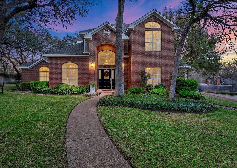 1st image of 9002 Kingswood Pl